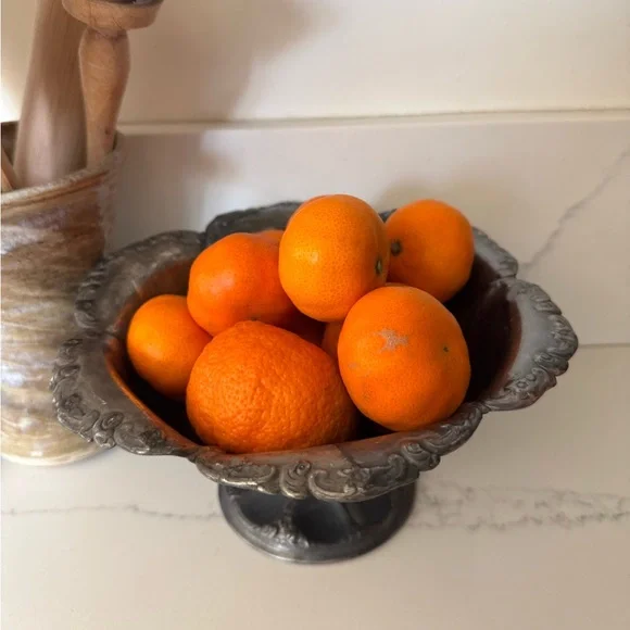 Beautiful antique silver plate floral kitchen bowl/fruit bowl - Picture 3 of 12